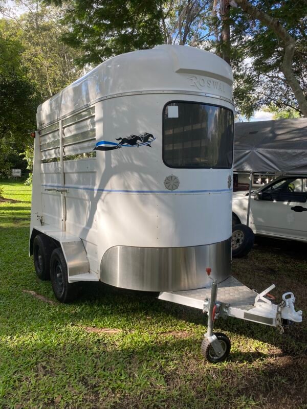 2-Horse Straight Horse Float Hire