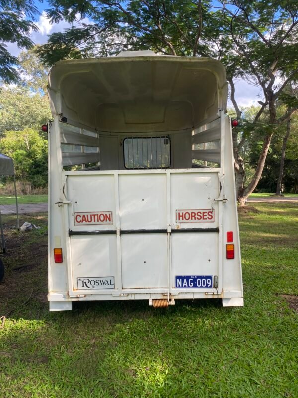 2-Horse Straight Float Hire