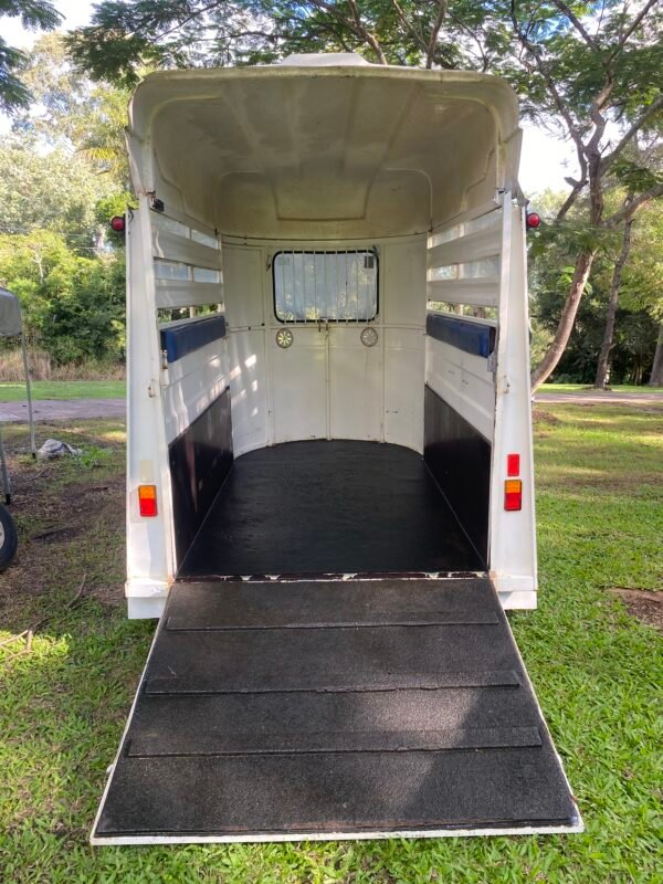 2-Horse Straight Float Hire