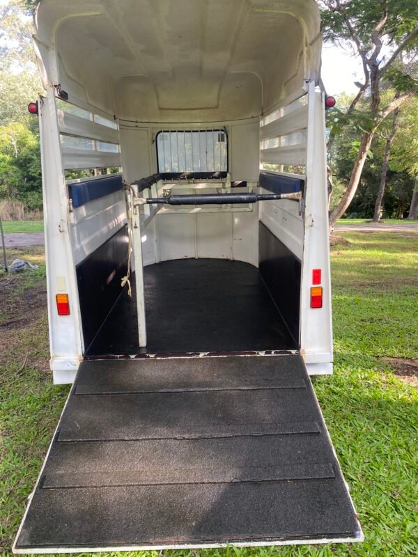 2-Horse Straight Float Hire
