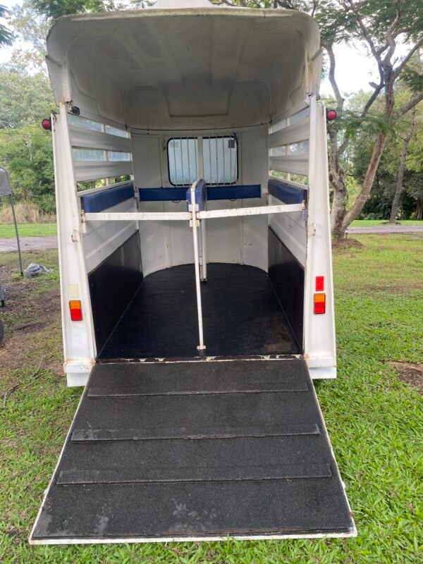 2-Horse Straight Float Hire