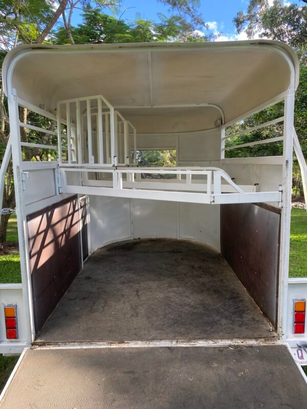 2-Horse Angle Float Hire